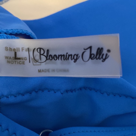 One piece bathing new.. never worn other than to try on - Picture 3 of 3